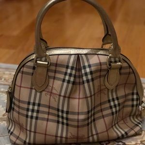 Burberry bag 🌼